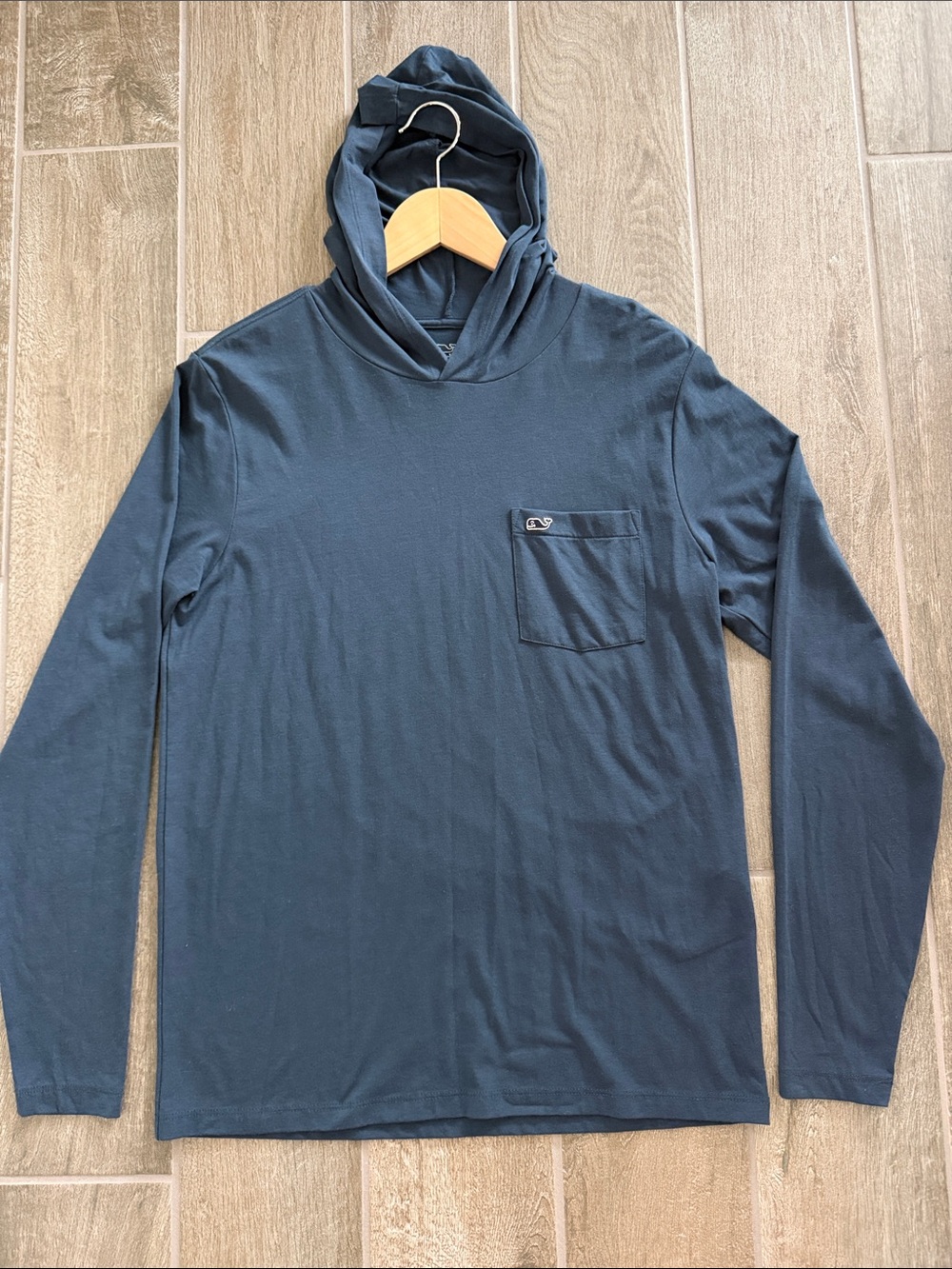 In excellent condition men Vineyard Vines Navy Blue long sleeve Hoodie size S